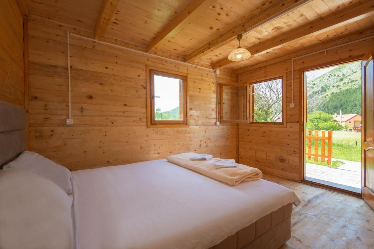 Lovcen Mountain Cottages Njegusi ภายนอก รูปภาพ